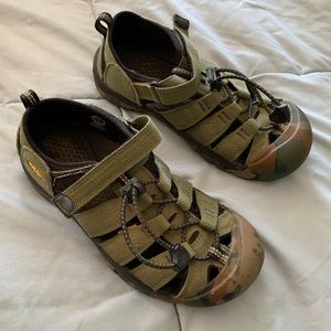 Boys keen sandals size 3 - Great used condition